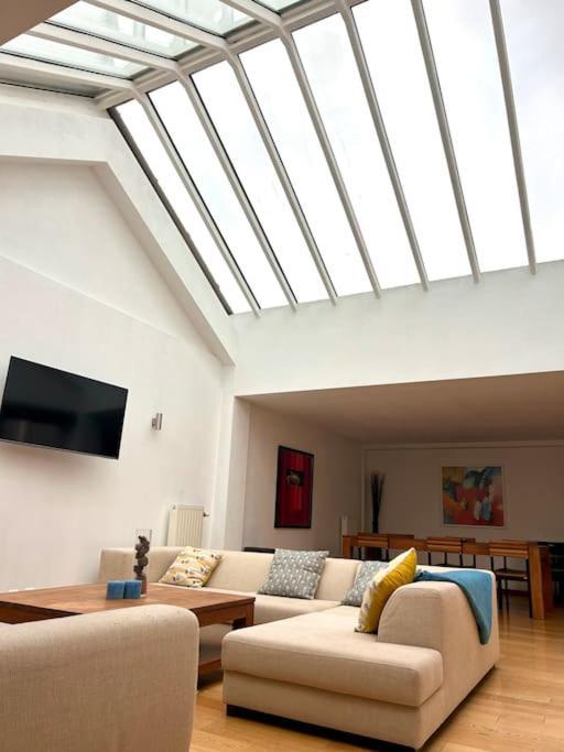 Down Town Spacious Duplex With Private Parking & Game Room Bruksela Zewnętrze zdjęcie
