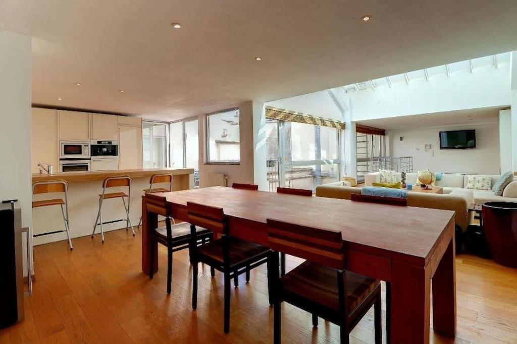 Down Town Spacious Duplex With Private Parking & Game Room Bruksela Zewnętrze zdjęcie